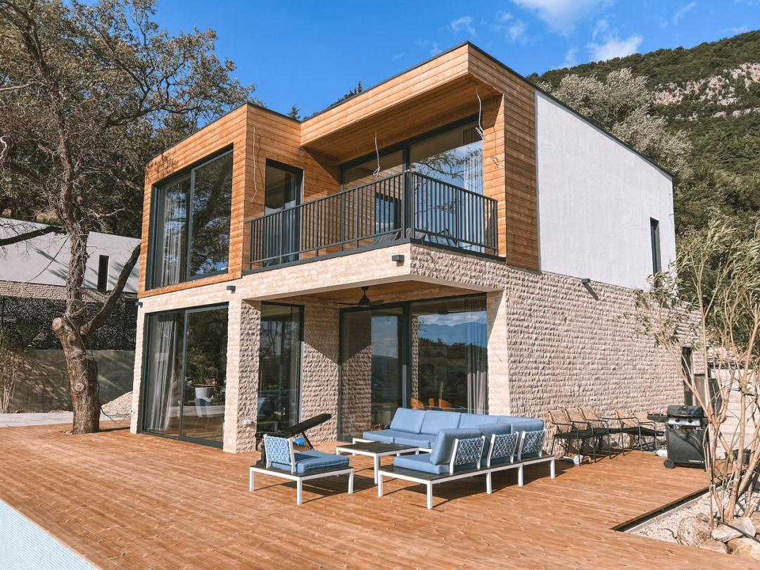<p><strong>About the village</strong></p><p><strong>34 houses are located</strong></p><p>on a private area of 23 000 sq. m.&nbsp;</p><p>&nbsp;</p><p>Each house has its own plot <strong>from 200 to 1200 m²</strong></p><p>&nbsp;</p><p>The village will be fully built <strong>by 2025.</strong></p><p>&nbsp;</p><p><strong>10 minutes by car from the center of Tivat.&nbsp;</strong></p><p><strong>Panoramic view of the sea and city, that will not be closed by new buildings.</strong></p><p>2 km to the beach and Tivat airport.<br>4 km to large shopping centers.&nbsp;</p>