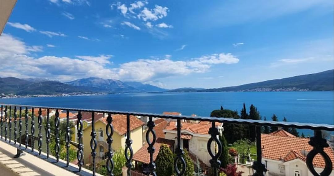 <p>We are delighted to present 4 exquisite apartments in a charming building nestled in the heart of Bijela, offering unparalleled panoramic sea views of the picturesque Boka Bay. With the sea just a short 180 meters away and convenient open-area car parking, this is a dream come true for those seeking a tranquil coastal lifestyle.</p>