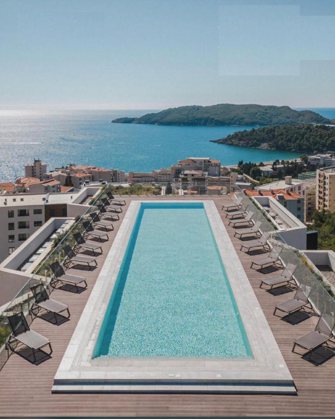 <p>The &nbsp;complex &nbsp;is located on the slope of the Budva hill<br>Riviera, in Becici in a picturesque, ecologically clean place, with a unique urban landscape. The distance from city noise, as well as the abundance of vegetation, creates an atmosphere for relaxation and tranquility. Mountain air creates a pleasant coolness in summer and has a restorative effect on the entire body. Our architects designed the building so that almost every apartment has views of the sea, mountains and city. And you will be able to enjoy beautiful views, receiving real aesthetic pleasure.</p><p>The peculiarity of the complex is that it is located 15 minutes from<br>Becici embankment, in close proximity to the key<br>infrastructure and entertainment. For walks and relaxation there is a 7 km long embankment, 3 large beaches within walking distance. The old town of Budva is a 30-minute walk along the embankment. Tivat airport is 30 minutes by car, Podgorica airport is 1 hour.</p><p>Residents have access to a rooftop swimming pool with excellent sea views, where they can sunbathe and a summer kitchen for relaxing with friends; on the lower floors of the building there is underground parking for 105 spaces with individual storage rooms and a gym, a cozy courtyard with a playground, benches and fountain.<br>Downstairs owners will have access to their own mini-patio.<br>The apartments are sold unfurnished, in a fine finish.<br>The floor has parquet boards, skirting boards, interior doors, air conditioners, a boiler for heating water, and an equipped bathroom with heated floors.</p><p>Our partner HIPOTEKARNA BANKA is ready to provide a loan for the purchase of our apartments to residents and non-residents!</p>