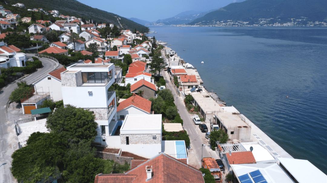 <p>Krasici is a calm, quiet corner with a beautiful sea view, which is ideal for those who want to get away from the hustle and bustle of the city.<br>The villas are located 10 meters from the beach. Each room has a panoramic view of the sea and mountains.<br>The interior has an author's design with a set of several lighting scenarios. Italian ceramic tiles of the highest quality were used in the decoration, climate systems and ventilation, heated floors, and fireplaces were installed.<br>The villas are equipped with a full range of hansgrohe and villeroy & boch.<br>Each villa has its own pool.<br>In the construction of the building, thermal insulation solutions were used, which create comfort and energy efficiency.<br>Schuco warm profile double-glazed windows are installed.<br>The buildings are connected to cable internet and the entire perimeter is under video<br>surveillance.<br>Builder's warranty on finishes and equipment is 2 years</p>