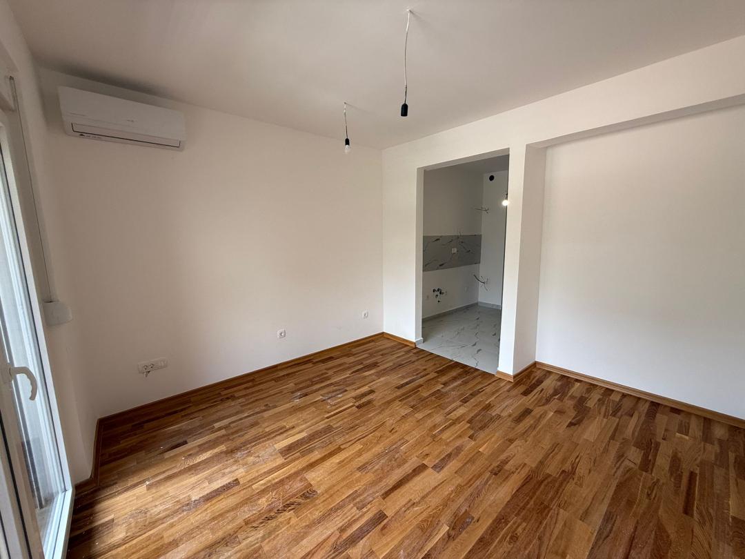 <p>This modern studio apartment is located in a brand-new building in the heart of Budva, offering the perfect combination of urban convenience and coastal lifestyle.</p><p>Designed with functionality in mind, the apartment features a well-organized open-plan layout that maximizes space and natural light, creating a bright and comfortable living environment. High-quality construction and contemporary finishes ensure a modern standard of living.</p><p>Situated in the city center, the property is within walking distance of beaches, restaurants, shops, and all essential amenities, making it ideal for both everyday living and holiday stays.</p><p>Whether you are looking for a compact home, a vacation base, or a smart investment with strong rental potential, this studio apartment represents an excellent opportunity in one of Montenegro’s most vibrant destinations.</p>